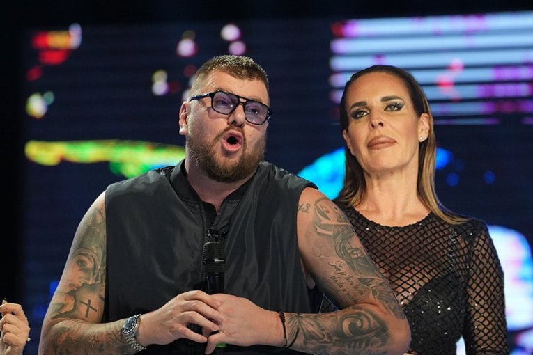 PRVI PUT U ISTORIJI “ELITE 9”! Član produkcije pročitao obaveštenje! MILENA I JANJUŠ NAPUŠTAJU BELU KUĆU! – MUK