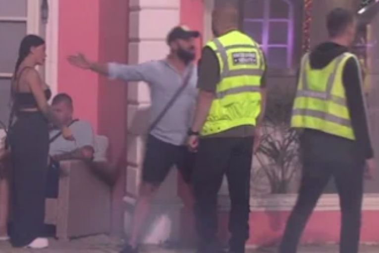 MOMENTALNI PREKID PROGRAMA! Brutalna makljaža u Eliti, OBEZBEĐENJE opkolilo Luku Vujovića, pa ga u PRATNJI IZVELI! (FOTO)