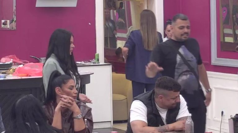 Vređalica Bore Santane opet aktivirana: Jovanu pevačicu urnisao gnusnim prozivkama, pa obelodanio da je spavala sa Karićem! (VIDEO)