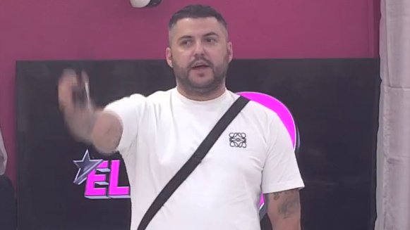 Nije mogla da se suzdrži! Dača rasplakao Sofiju svojim pevanjem, suze liju kao iz kabla (VIDEO)