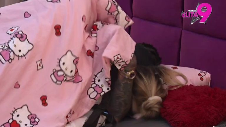 Filip zadovoljava Aneli ispod pokrivača? Kamere usnimile šok prizor, ona umire od smeha! (VIDEO)