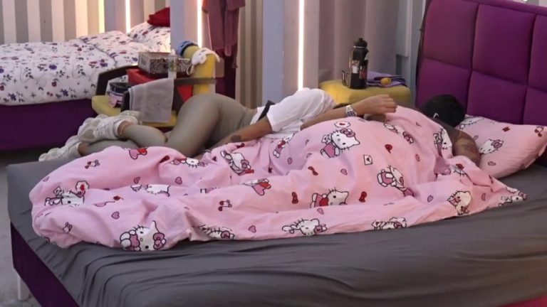 Ne može bez njega: Aneli nije ni oči otvorila, odmah doletela kod Đukića u krevet! (VIDEO)