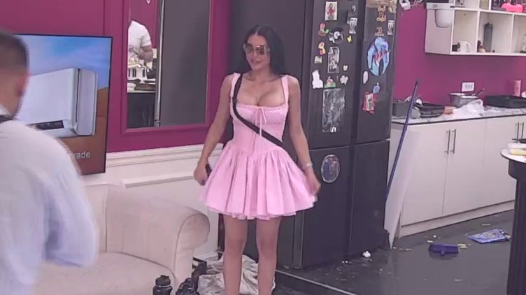 KAO BARBIKA! Maja se tip-top skockala za proslavu svog 30. rođendana, evo kako je Asmin reagovao! (VIDEO)