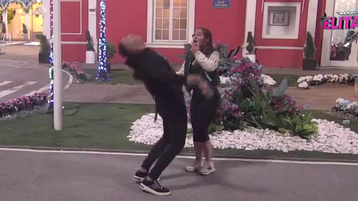 Doživela pomračenje: Sara urla iz petnih žila na Murata, Ivan doliva ulje na vatru (VIDEO)