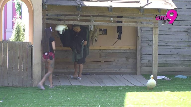 Sluša svako naređenje: Teodora zapoveda od ranog jutra, Bebica rinta za nju! (VIDEO)