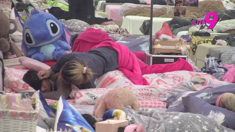 Zaskočila ga čim je otvorila oči: Aneli se ne skida sa Filipa, on od alkohola i dalje ne zna gde udara (VIDEO)