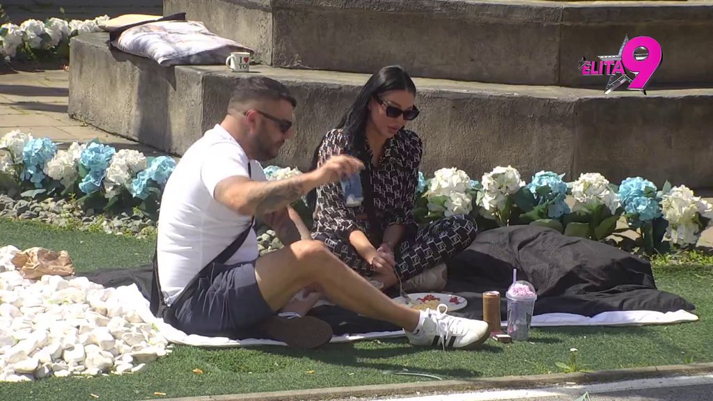 Leti perje! Bukti rat između Boginje i Anastasije, pljušte najteže uvrede i pretnje (VIDEO)