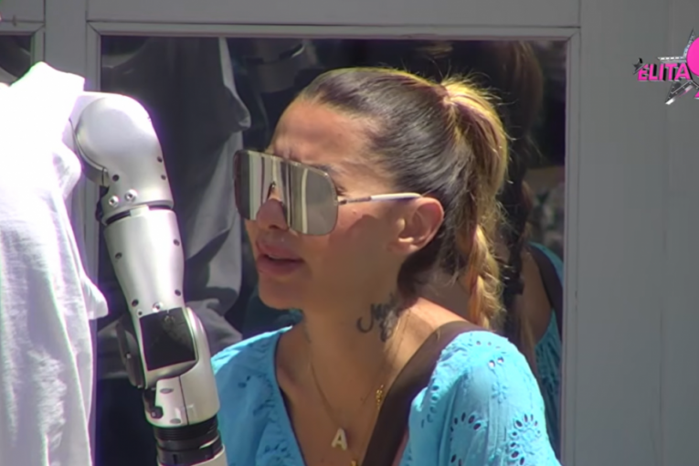 ANELI DOŽIVELA NERVNI SLOM: Skinula bubicu, pa se obratila naciji! Ovo je kap koja je prelila čašu! (VIDEO)