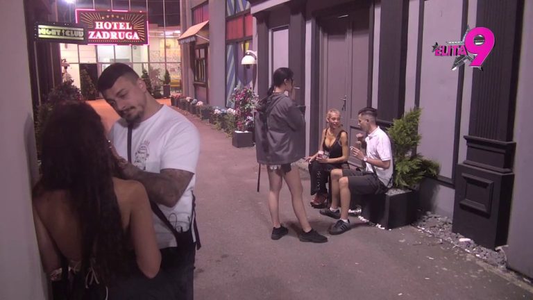 Terza u alkoholisanom stanju emotivno slomljen pred Sofijom: Posvetio joj pesmu usred žurke, jedva stojeći na nogama! (VIDEO)