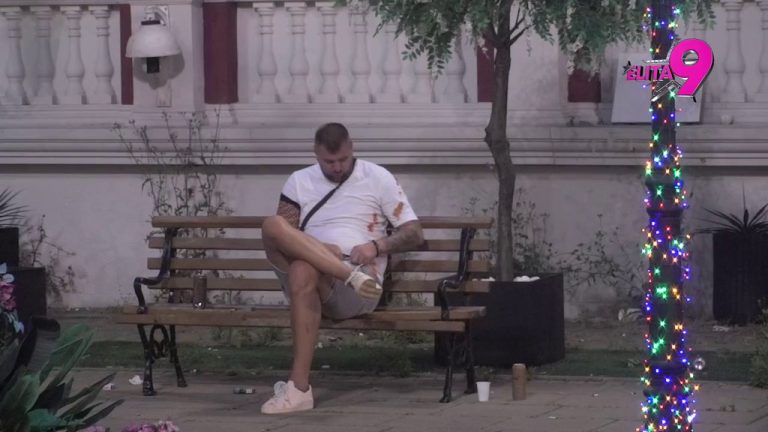 PONOVO LIBERO! Janjuš jadikuje nad svojom majicom unakaženom od makarona, Luka ga njuška i nabraja: Tikvice i pečurke su ti na rukavu (VIDEO)