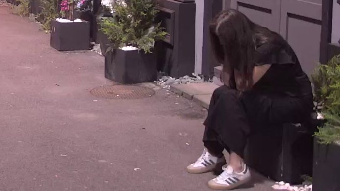 Tata, ti razumeš moju dušu… Anastasija se raspala na komade, hitno se obratila ocu i zatražila oproštaj! (VIDEO)