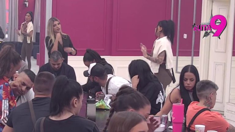 Moji fanovi, za njih sam vasiona u glavi: Vanja Živić razvezala jezik i isprozivala Kačavendu i pevačicu, pa odmah dobila povratnu! (VIDEO)