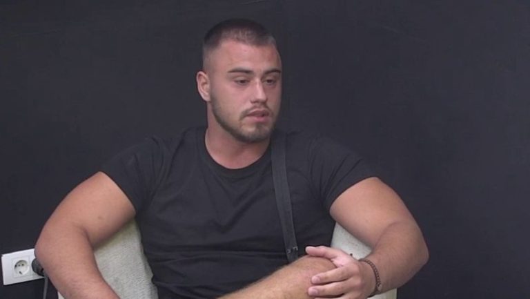 Namamila ga osmehom i alkoholom: Viktor lagano pao na šarm Mine Vrbaški, ali nema pomirenja! (VIDEO)