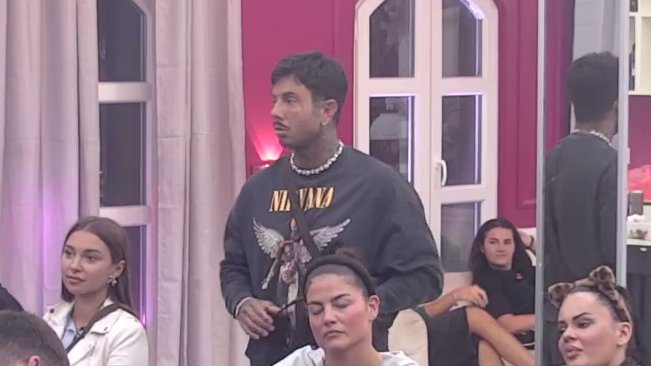 Neću biti s njom u vezi: Filip ponovo ugasio Aneli svaku nadu, njoj potonule sve lađe! (VIDEO)