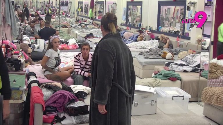 Prekipelo joj: Kačavenda urla na Minu, više joj je muka od njenog ponašanja! (VIDEO)