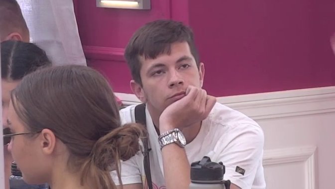 Odrekao si se majke zbog nje, a onda si se odrekao Hane zbog trandže! Mića sumirao Neriov personaliti u jednoj rečenici! (VIDEO)