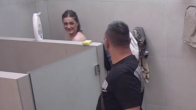 Ipak joj ne smeta Bora! Virnuo kod Anastasije dok se tuširala, ona se smeška: Nisam te dugo video… (VIDEO)