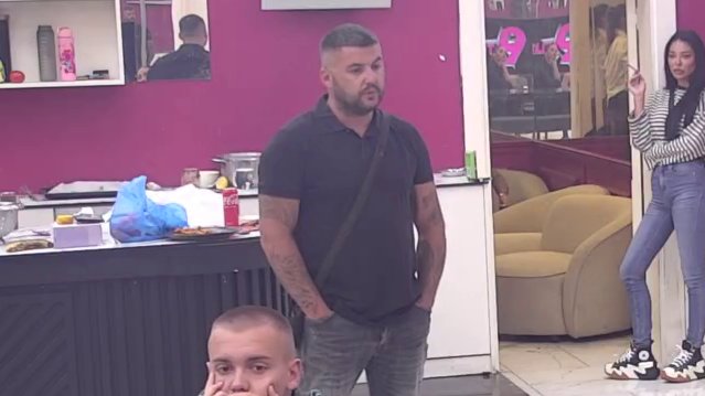 BEG OD ISTINE ILI NEŠTO DRUGO?! Asmin negira da ga je zanimao Anelin život dok je bio sa Stanijom, pa istakao da ga ne zanima šta njegove bišve rade! (VIDEO)