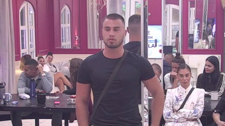 Tresao sam se kada sam čuo: Viktoru i dalje nije dobro zbog sumnje da je Mina trudna, ali ipak rešio da stane uz nju! (VIDEO)