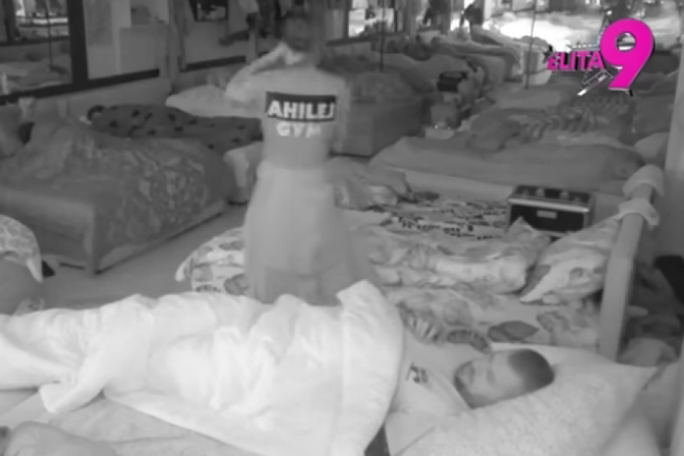 ZARAŠA SE ŠIRI MUNJEVITOM BRZINOM PO ELITI: Rane mu se otvorile po telu, SCENA od koje će vam se POVRAĆATI! (VIDEO)