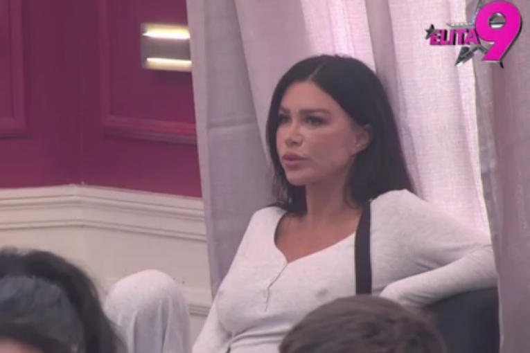 ISPLIVAO VRELI SNIMAK STANIJE DOBROJEVIĆ: Starleta meša i skače kao luda, SILIKONI HOĆE DA PUKNU! (VIDEO)