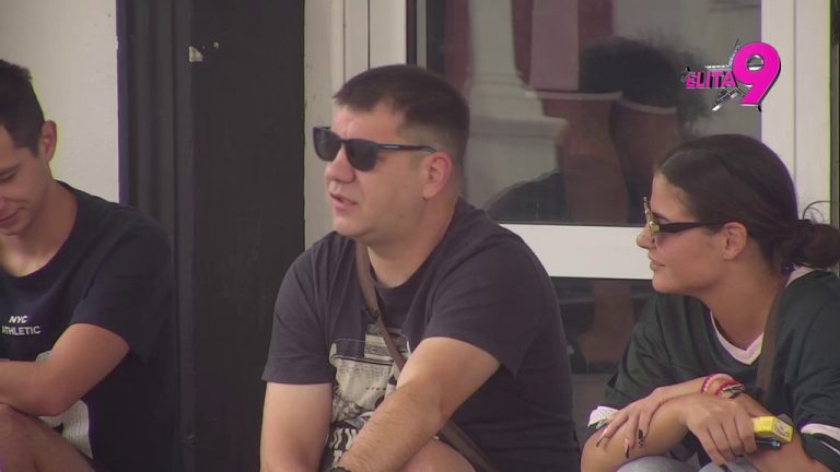 Htela je da iznervira Bebicu! Toša skandalizovan što je Jovana pevačica UKRALA 30 HILJADA, Ivan rešio da ove nedelje bude VOĐA ČELIČNE RUKE! (VIDEO)