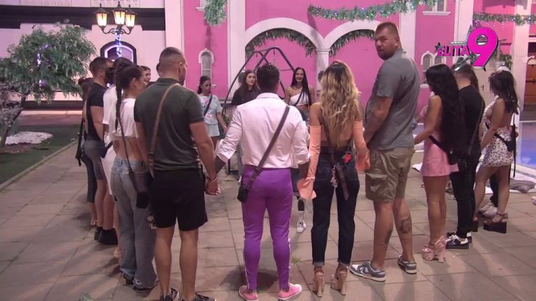 IZMEĐU DVE VATRE: Aneli drži za ruku svoju najveću ljubav, a tik do nje, u čvrstom stisku drži muškarca kog pokušava da osvoji! (VIDEO)