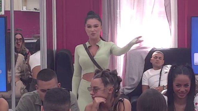 Bestidnica je navikla da je maze zauzeti: Stanijina borba za pobedu tek sad počinje, Maju unakazila očas posla! (VIDEO)