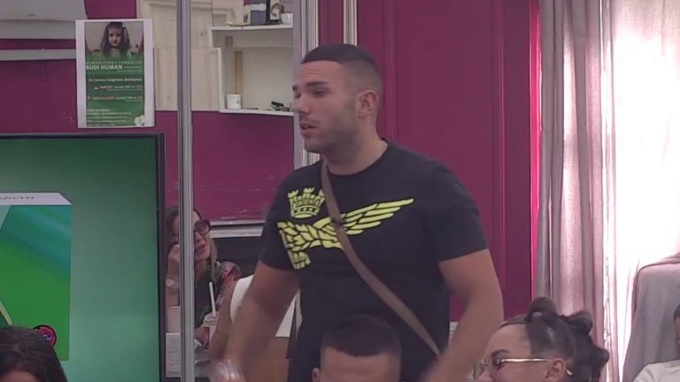 Ništa od veze: Anđelo srušio Jakšićki sneška, ovo joj se neće dopasti! (VIDEO)