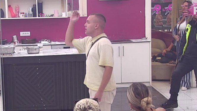 Ti Takija ne voliš, koristiš ga kao podršku! Dačo osuo drvlje i kamenje po Asminu, teškim rečima pokušao da dozove Maju: Kako možeš da ljubiš prljava usta? (VIDEO)