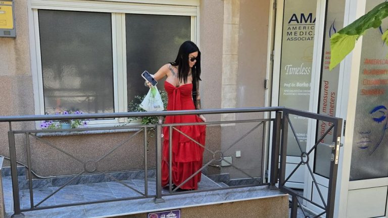 PINK.RS PAPARACO! Operisana Vanja Živić: Nakon što je ponovo stavila silikone u zadnjicu, napustila kliniku, evo kako izgleda posle najnovije intervencije (FOTO)