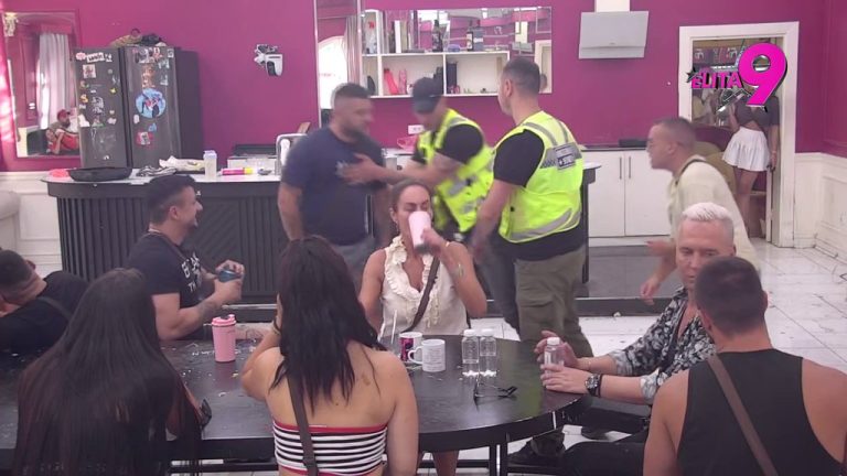 Kako ćeš da objasniš mami i tati kako ih je vređala tvoja devojka! Dača pogodio Asmina u NAJSLABIJU TAČKU, obezbeđenje stoji između njih! (VIDEO)