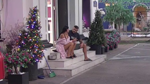 Neka čuje narod, izvinjavam se tebi i tvojoj porodici! Asmin konačno potpuno zgazio ponos, pogazio sve principe i Maji uputio ove reči! (VIDEO)