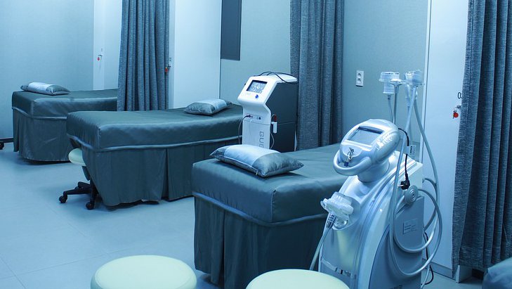 Bivši zadrugar HITNO HOSPITALIZOVAN! Objavio fotke iz bolesničke postelje: Moralo je i to da se desi (FOTO)