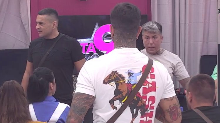 Ti si emotivnu partnerku sa dignutim pen*som odveo u štek, NE VREĐAJ NAM INTELIGENCIJU: Đukić i Aneli se peru od priče iz šteka, Matora i učesnici ih provalili (VIDEO)
