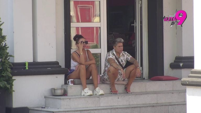 Idu u dronjavim majicama, u papučama! Matora i Sofija zgrožene kako pojedine učesnice DOLAZE U EMISIJU! (VIDEO)