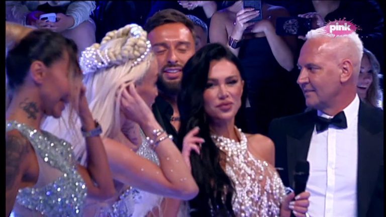 Aneli ili Stanija? Stigle u studio tik pred proglašenje! Za nekoliko trenutaka saznaćemo koja će poneti laskavu titulu pobednice Elite 9! (VIDEO)