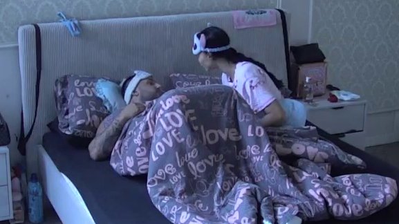 Prava drama u cik zore! Maja skočila na Asmina, on joj odbrusio: U osam letim za Linc s mamom, imaš 24 sata da… (VIDEO)
