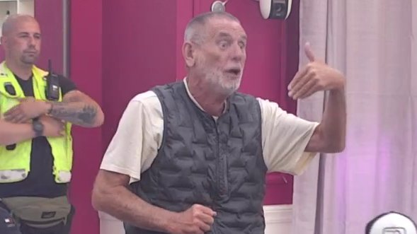 Ona radi sebi loše stvari, a on… Mića osudio Đukića jer ne brani Aneli, Ivan progovorio o njegovim roditeljima: Niko je nije spomenuo u čestitkama (VIDEO)