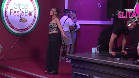 PAO POLJUBAC ANELI I FILIPA! On zaboravio da se iza njenih leđa juče obratio Lores, pa je ščepao kao da sutra ne postoji! (VIDEO)