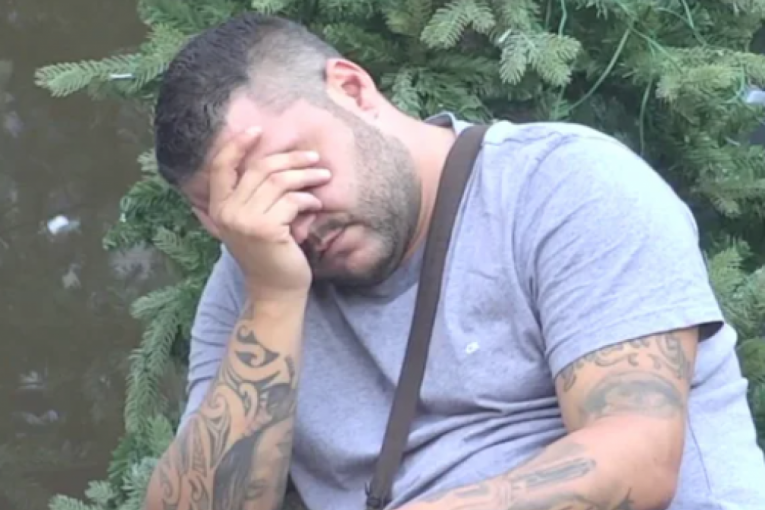 MAJKA ASMINA DURDŽIĆA U LOŠEM STANJU: Dan pred superfinale otkrivene TUŽNE VESTI, Stanija se skamenila od ŠOKA! (FOTO)