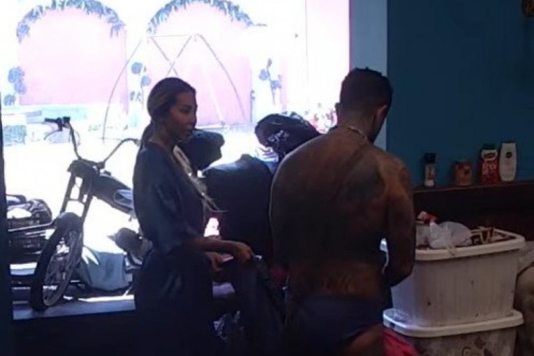 ANELI AHMIĆ SPAKOVALA KOFERE! Na samom kraj ga zamolila SAMO JEDNO – OVO SE ČEKALO ČITAVE SEZONE! (VIDEO, GALERIJA)