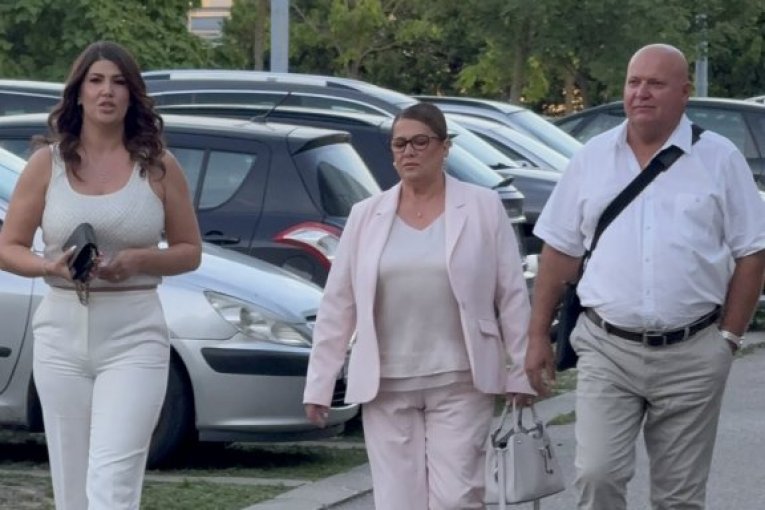 DURDŽIĆI PRVI STIGLI U ŠIMANOVCE, MUSTAFA ZAPENIO ZBOG MAJE I ANELI: To je za ZATVOR, moj sin ZASLUŽUJE PRVO MESTO! (VIDEO, GALERIJA)