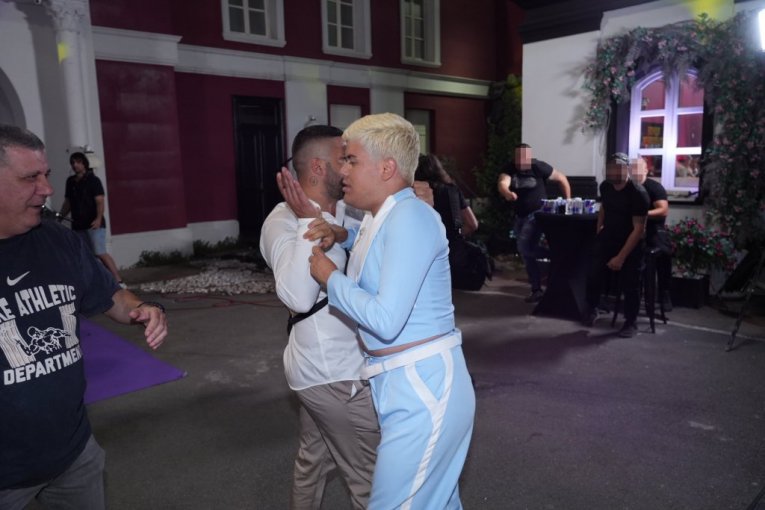 UZNEMIRUJUĆE! Asmin prijavljen POLICIJI, pogledajte necenzurisani snimak TUČE sa Urošem! (VIDEO)