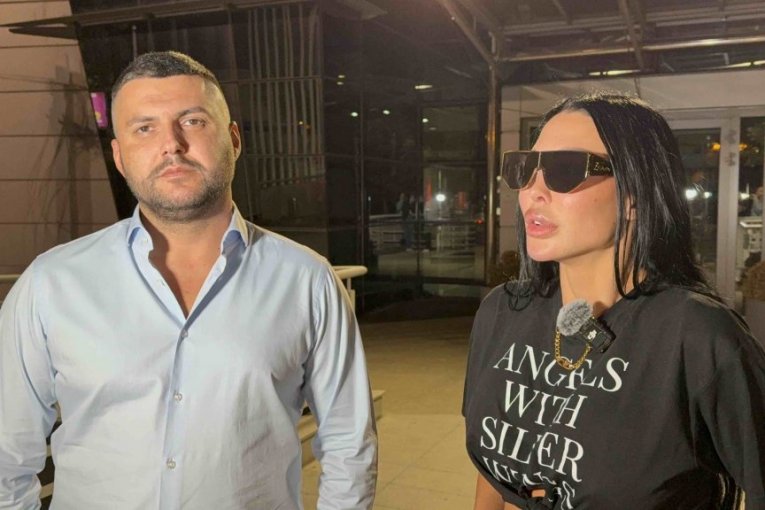 OSVANULA EKSPLICITNA FOTOGRAFIJA OBNAŽENE MAJE I ASMINA: Slika se munjevitom brzinom širi na društvenim mrežama! (FOTO)