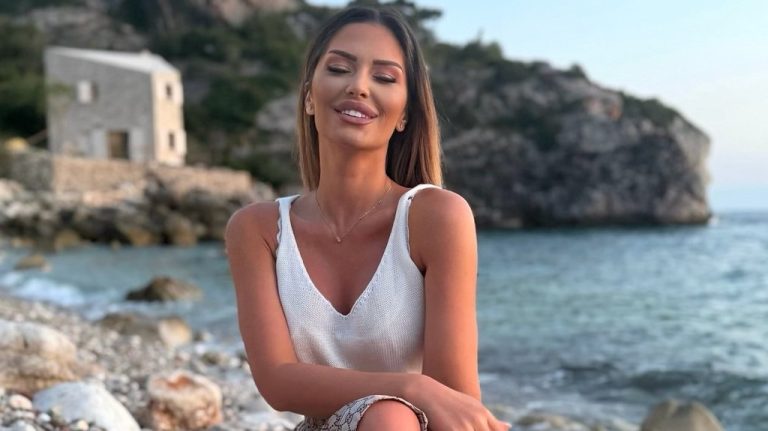Uživa za sve pare: Ana Radulović pokazala raj oko sebe, izgleda kao milion dolara u četvrtoj deceniji (FOTO)