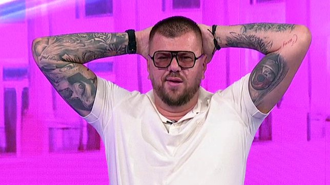Vanja, lepša sam od tebe, ostavi ga na miru: Gledateljka izjavila ljubav Janjušu u uživo programu, pa priznala: Noge bih mu prala… (VIDEO)