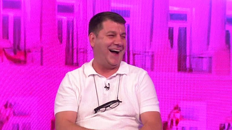 On krade po plaži dok mu ona čuva stražu: Ivan se posprdao sa vezom Sare i Murata, ispljuvao ih na sva usta! (VIDEO)