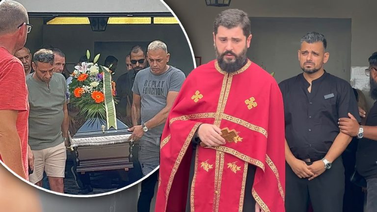 Muk na groblju u Sremčici: Održano opelo na sahrani Borinog oca, tužna povorka krenula ka mestu na kom će počivati (FOTO)