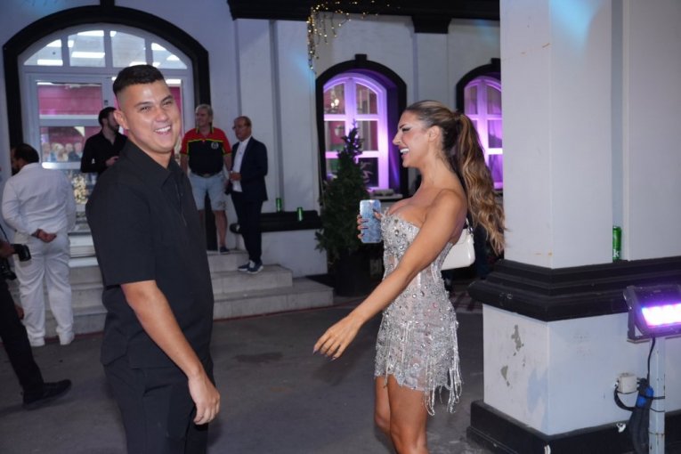 HIT SNIMAK! Ena Čolić PODVALILA FORU Peji pred lajv – OVO ĆE VAS NASMEJATI DO SUZA! (VIDEO)